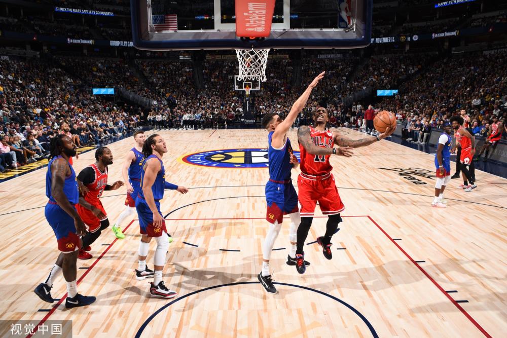 通过一系列 通过一系列