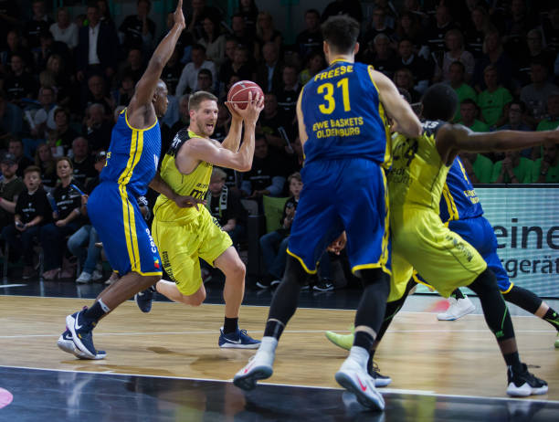 中出现伤病 中出现伤病